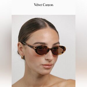 NWOT Velvet Canyon—the poet